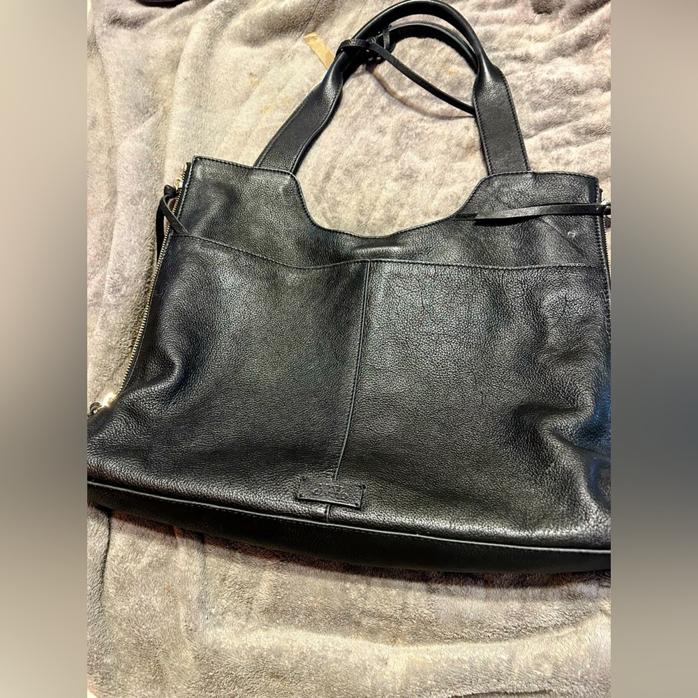 PRICE DROP Vince Camuto black leather w gold zipper side tote handbag